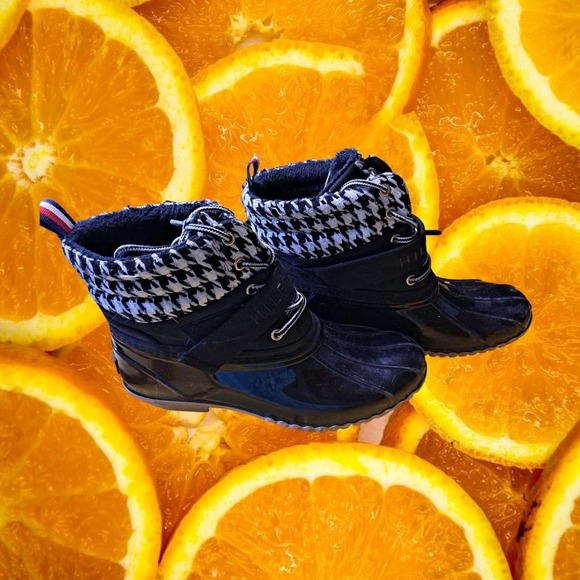 Tommy Hilfiger Black Duck Boots with Laces and Hook and Loop Closure Size 9 - Picture 1 of 8